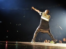 Kanye West u kožnom kiltu
