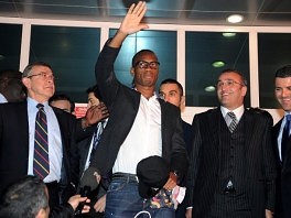 Didier Drogba stigao u Istanbul (Foto: AFP)