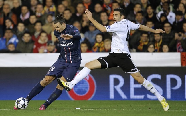 Ibrahimović je zaradio crveni karton u finišu utakmice (Foto: AFP)