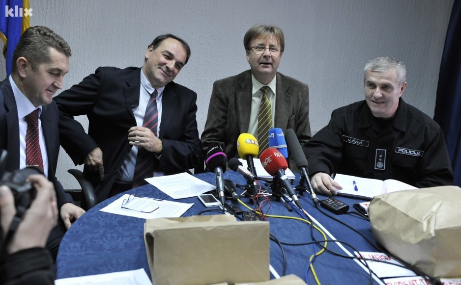 Načelnik Sektora krim policije MUP-a KS Džafer Hrvat, ministar MUP-a KS Nermin Pećanac, glasnogovornik sarajevske policije Irfan Nefić i policijski komesar Vahid Ćosić (Foto: Feđa Krvavac/Klix.ba)