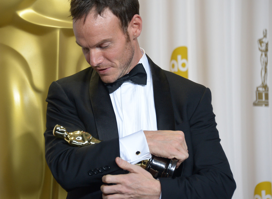 Chris Terrio grli kipić za najbolji film