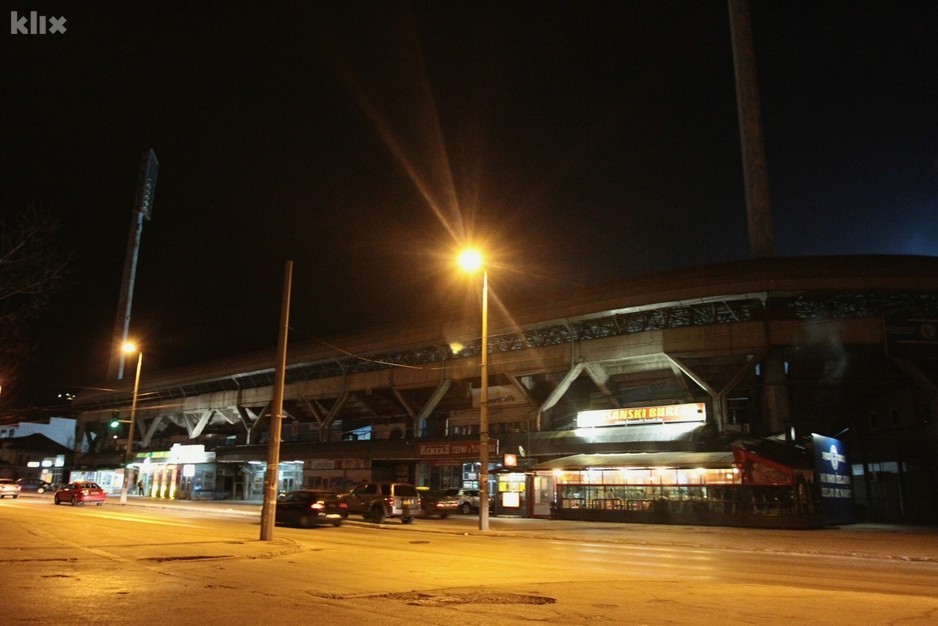Do tuče navijača došlo je i ispred stadiona Grbavica (Foto: Feđa Krvavac/Klix.ba)