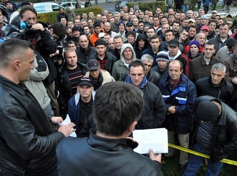 Penzionisani pripadnici OS BiH na protestima ispred zgrade Vlade FBiH (Foto: Arhiv/Klix.ba)