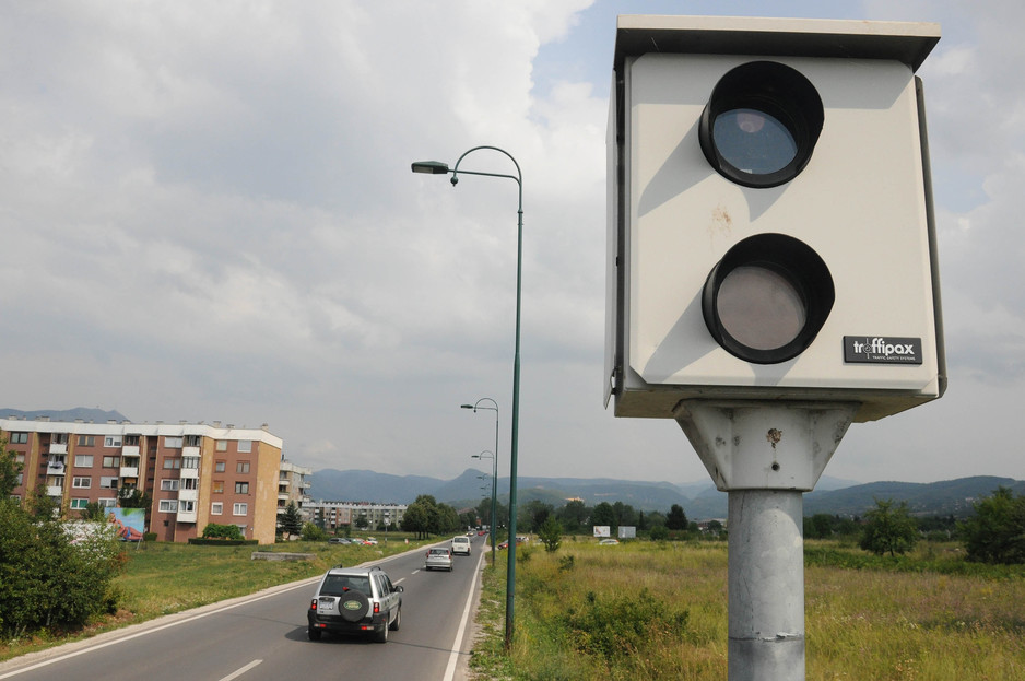 Najviše saobraćajnih prekršaja koje počine vozači vozila sa stranim registarskim tablicama zabilježili su stacionirani radari u BiH (Foto: CIN)