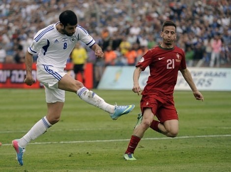 Eden Ben Basat postiže gol za Izrael (Foto: AFP)