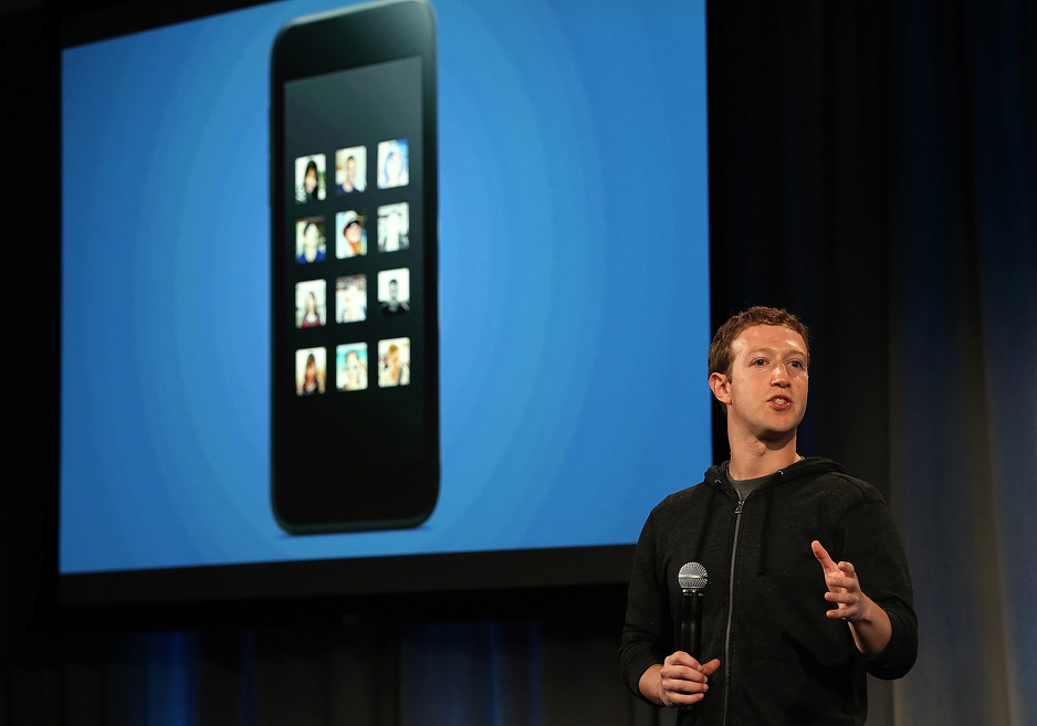 Mark Zuckerberg predstavlja Facebook Home (Foto: AFP)