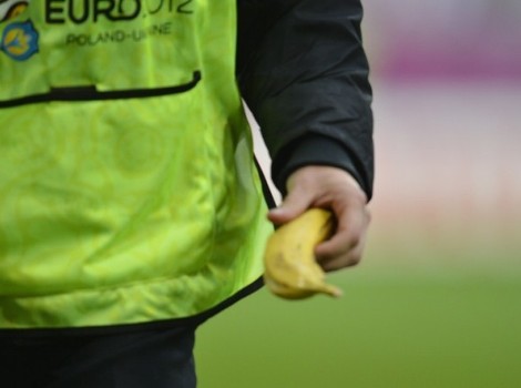 Banana bačena na teren u jednoj utakmici (Foto: AFP)