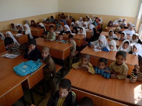 Učenici u školi koju je izgradila Angelina Jolie (Foto: AFP)