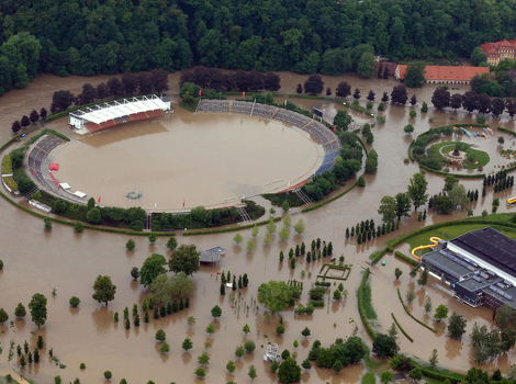 Poplavljeni stadion u Geri na istoku Njemačke (Foto: AFP)