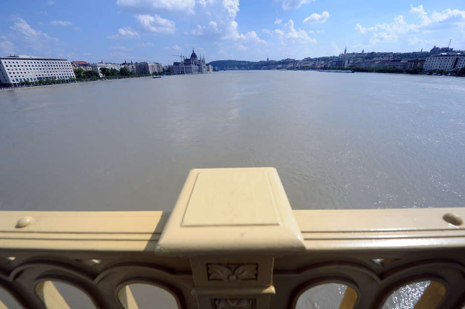 Pogled s mosta na Dunav (Foto: AFP)