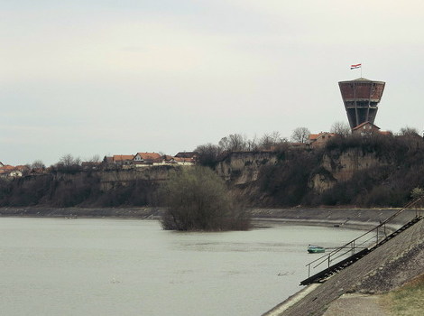Brane oko Vukovara i Budimpešte zbog povećanja vodostaja na Dunavu