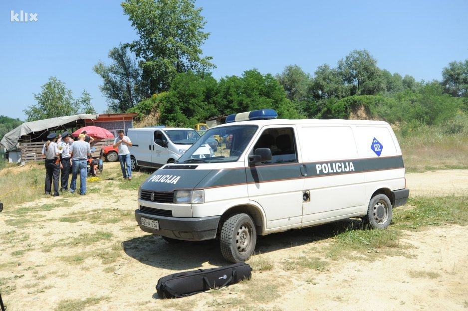 Policajci na mjestu tragedije (Foto: Darko Zabuš/Klix.ba)