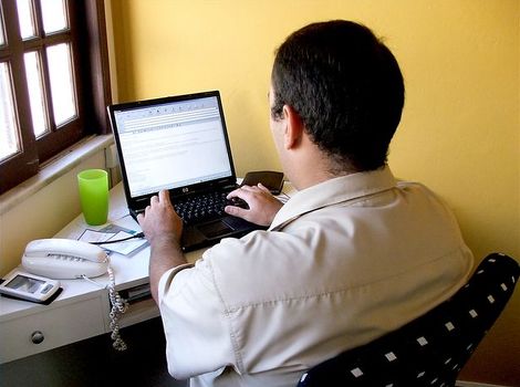 Kažnjen sa 500 eura zbog čitanja tuđeg e-maila
