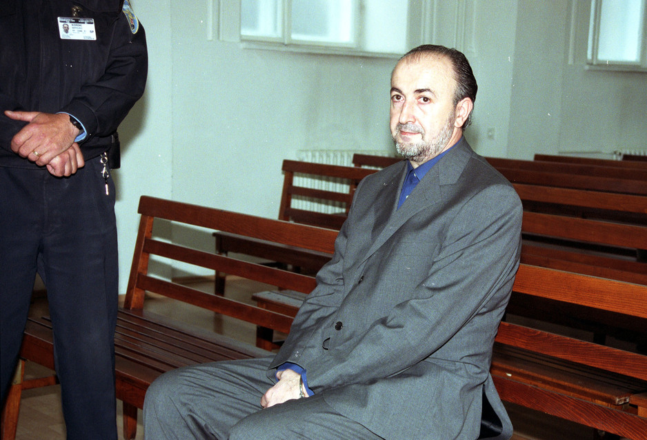 Alija Delimustafić, bivši ministar Policije BiH, u jednoj od molbi za pomilovanje navodi da je njegova firma Cenex u vrijeme opsade Sarajeva donirala borcima Armije BiH i građanima robu u vrijednosti od preko 10 miliona maraka. (Foto: Oslobođenje)