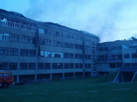 Potpuno izgorio krov Kantonalne bolnice u Bihaću