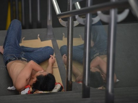 Pojedini su hlad potražili u podzemnoj željeznici (Foto: AFP)