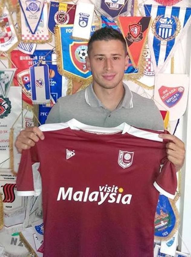 Dino Bišanović s dresom FK Sarajevo
