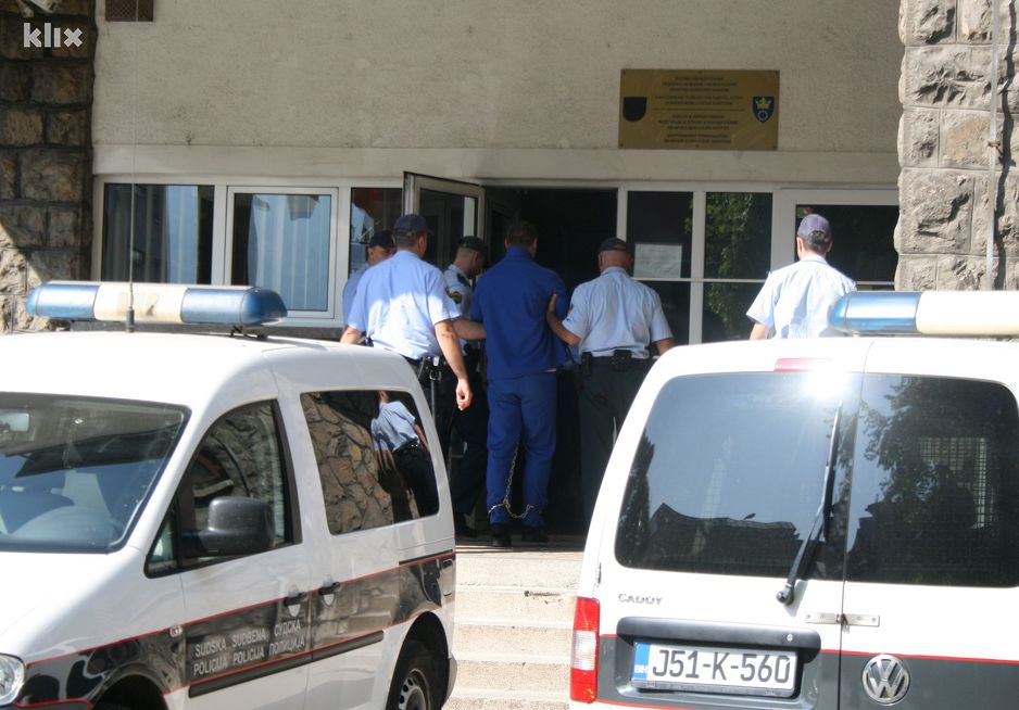 Privođenje Šeraka u Tužilaštvo ZDK (Foto: Klix.ba)
