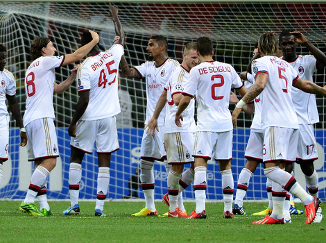 Igrači Milana slave gol (Foto: AFP)