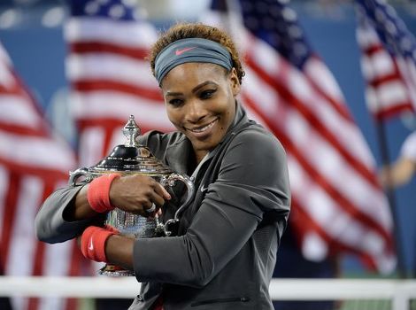 Serena Williams s novim trofejom (Foto: AFP)