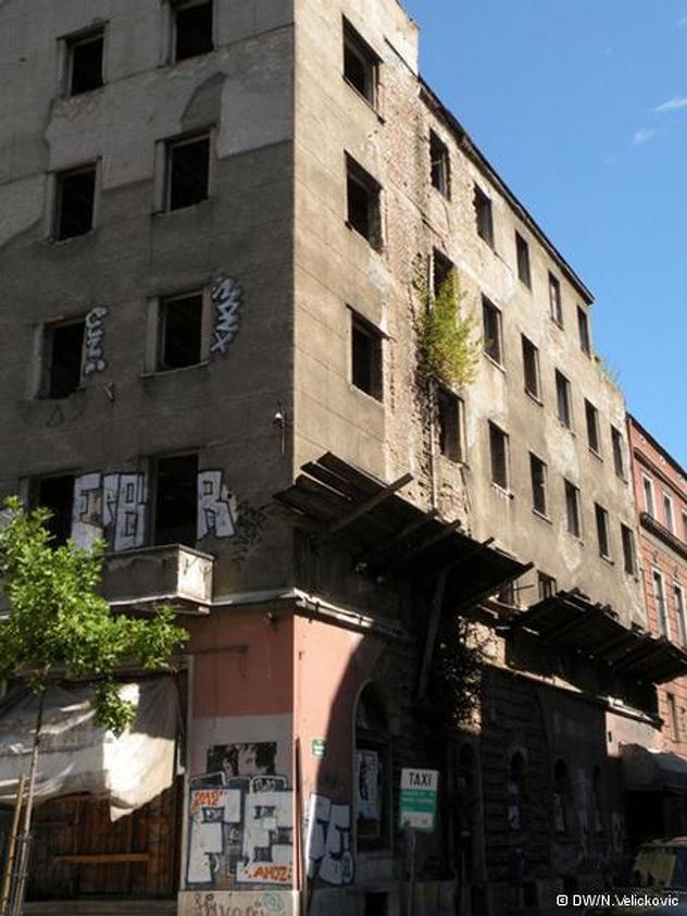 Oronula zgrada hotela Zagreb