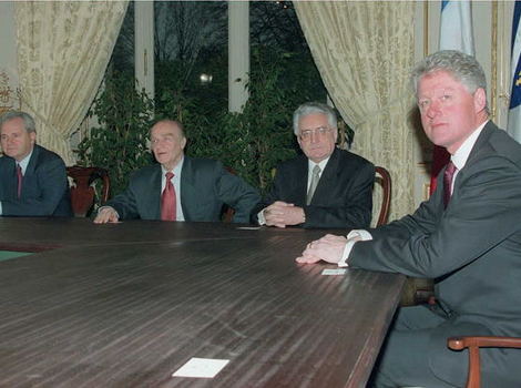 Slobodan Milošević, Alija Izetbegović, Franjo Tuđman i Bill Clinton u Parizu 14. decembra 1995. (Foto: AFP)