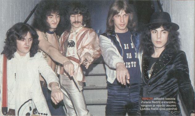 Ljubiša (prvi s desna) sa Bijelim dugmetom 1976. godine (Foto: Arhiv Ljubiše Racića)