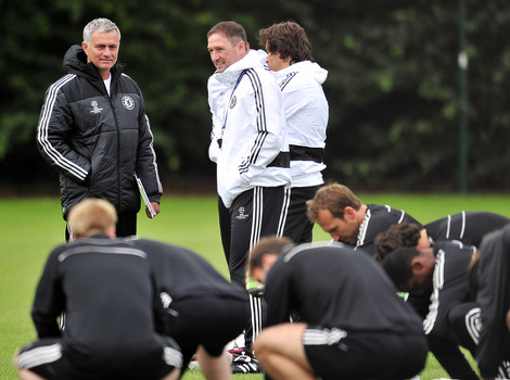 Jose Mourinho na treningu Chelseaja (Foto: AFP)