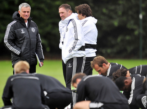 Jose Mourinho na treningu Chelseaja (Foto: AFP)