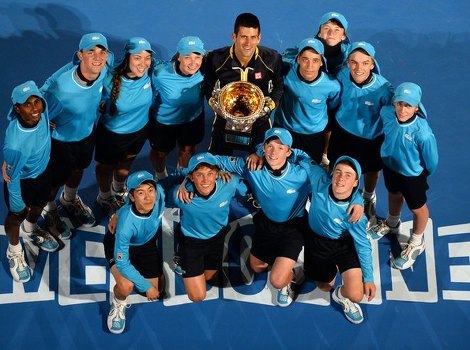 Novak Đoković s trofejom Australian Opena (Foto: Arhiv/AFP)