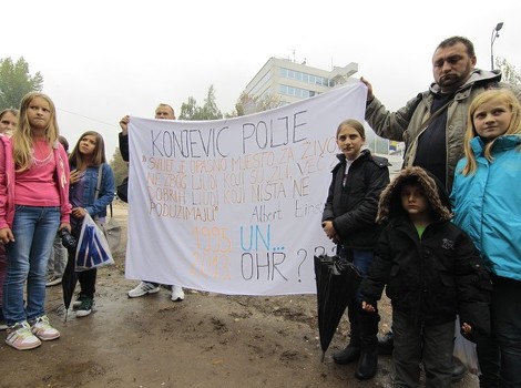 Roditelji i djeca iz Konjević Polja provest će noć pred zgradom OHR-a