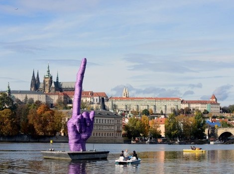 Češki umjetnik "pokazao" veliki srednji prst predsjedniku Zemanu