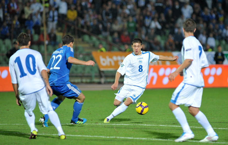 Bešić među Zmajevima u prijateljskom meču protiv Grčke (Foto: AFP)