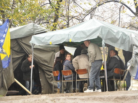 Omerović: Ostajemo u šatorima ispred OHR-a