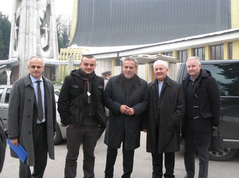 Bandić: Da ljudi u Hrvatskoj imaju hljeba, ne bi se bavili ćirilicom