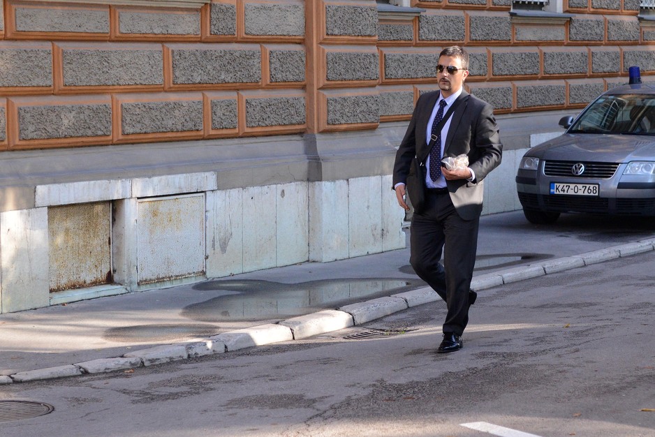 Dženan Selimbegović, saradnik člana Predsjedništva BiH Bakira Izetbegovića i član Stranke demokratske akcije, sada na posao dolazi kao zamjenik generalnog sekretara