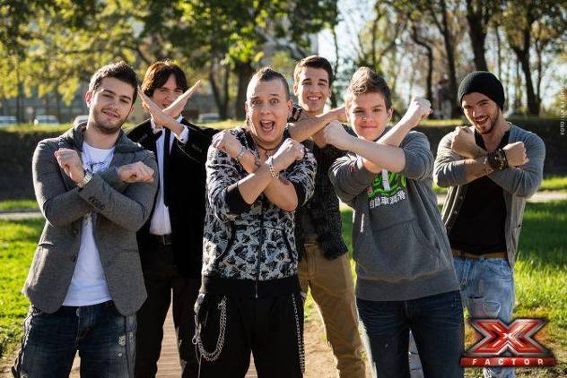 Momci iz Eminine grupe, među kojima su Haris i Lukijan