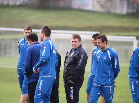 Safet Sušić sa reprezentativcima na treningu u Hrasnici (Foto: Klix.ba)