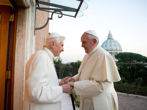 Benedikt XVI i Franjo (Foto: AFP)