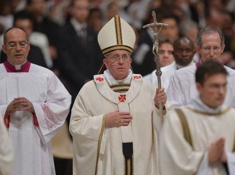 Papa Franjo je predvodio misu ponoću u Vatikanu (Foto: AFP)