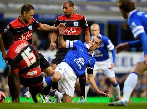 Everton - QPR (Foto: AFP)