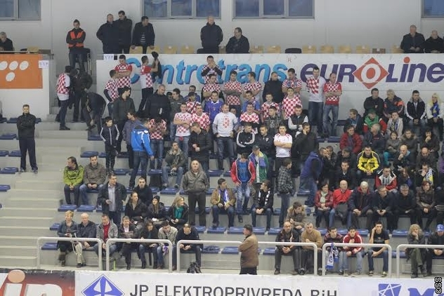 Navijači bh. rukometne reprezentacije u dresovima Hrvatske (Foto: Sportsport.ba)