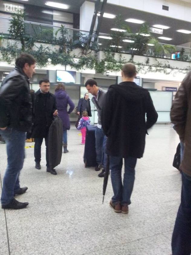 Velkoski je stigao na Sarajevski aerodrom (Foto: Čitatelj/Klix.ba)