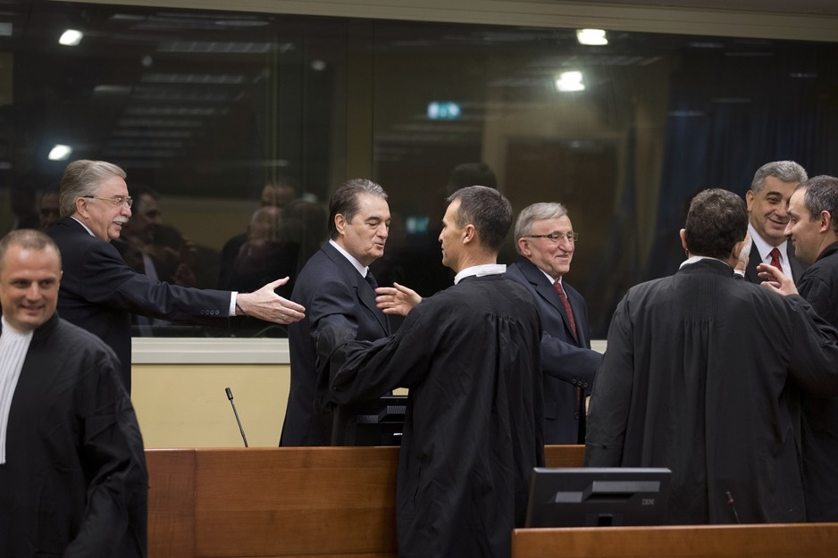 Srpski generali pred Tribunalom (Foto: AFP)