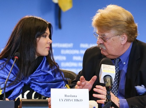 Ruslana Lyzhychko i Elmar Brok (Foto: EPA)