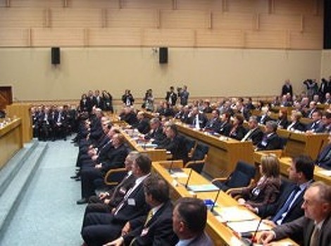Skupština RS-a danas raspravlja o novim zaduživanjima tog entiteta