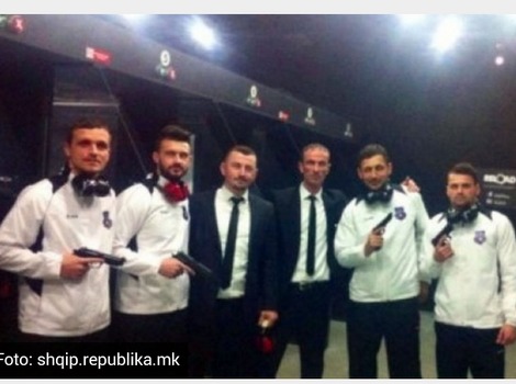 Reprezentativci Kosova pozirali s pištoljima prije utakmice protiv Haitija