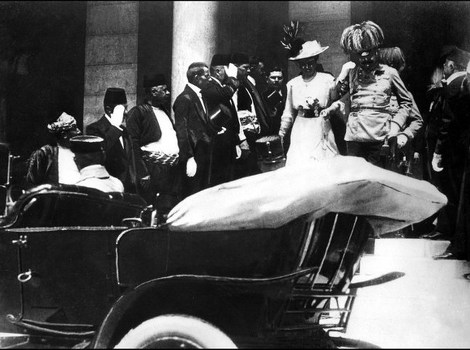 Franz Ferdinand i njegova supruga neposredno prije atentata (Foto: AFP)