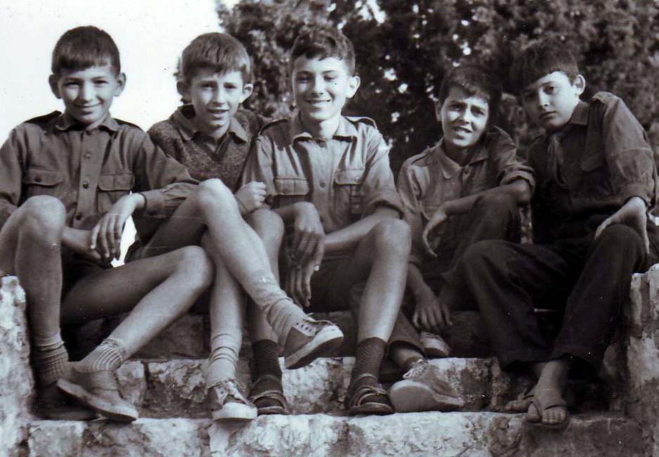 Braća Majstorović, Branko i Željko, sa prijateljima na jednom od izviđačkih druženja u Dretelju '60-tih godina