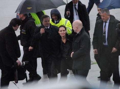 Jolie i Hague po dolasku na Sarajevski aerodrom (Foto: Nedim Grabovica/Klix.ba)